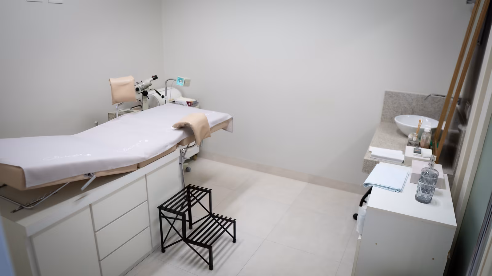 Sala de atendimento e área interna da Cliningá — foto 4